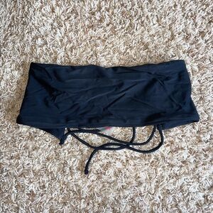 Medium Romwe black strapless bathing suit top